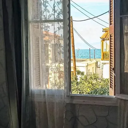 Two-bedrooms In Greek Vintage With Shared Bathroom * Korinth