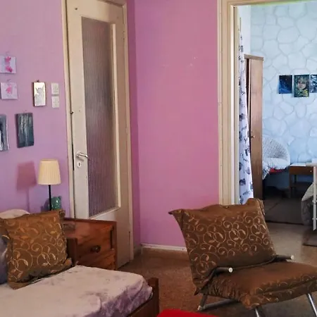 Two-bedrooms In Greek Vintage With Shared Bathroom * Corinto